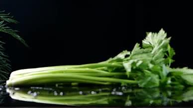 升格芹菜绿叶蔬菜新鲜蔬菜视频的预览图